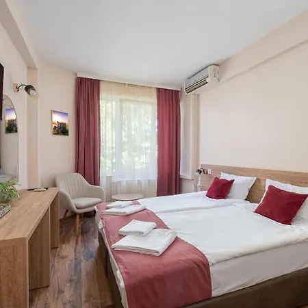 орфей מלון *