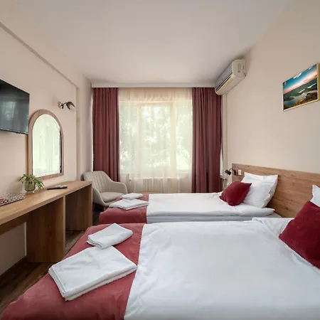 орфей מלון *