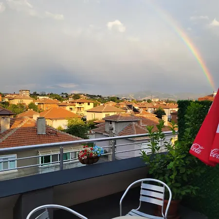 орфей מלון *